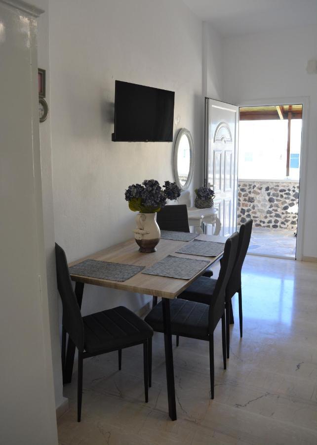 Anezinas Place Daire Perissa  Dış mekan fotoğraf