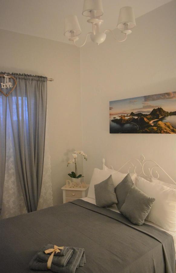 Anezinas Place Daire Perissa  Dış mekan fotoğraf