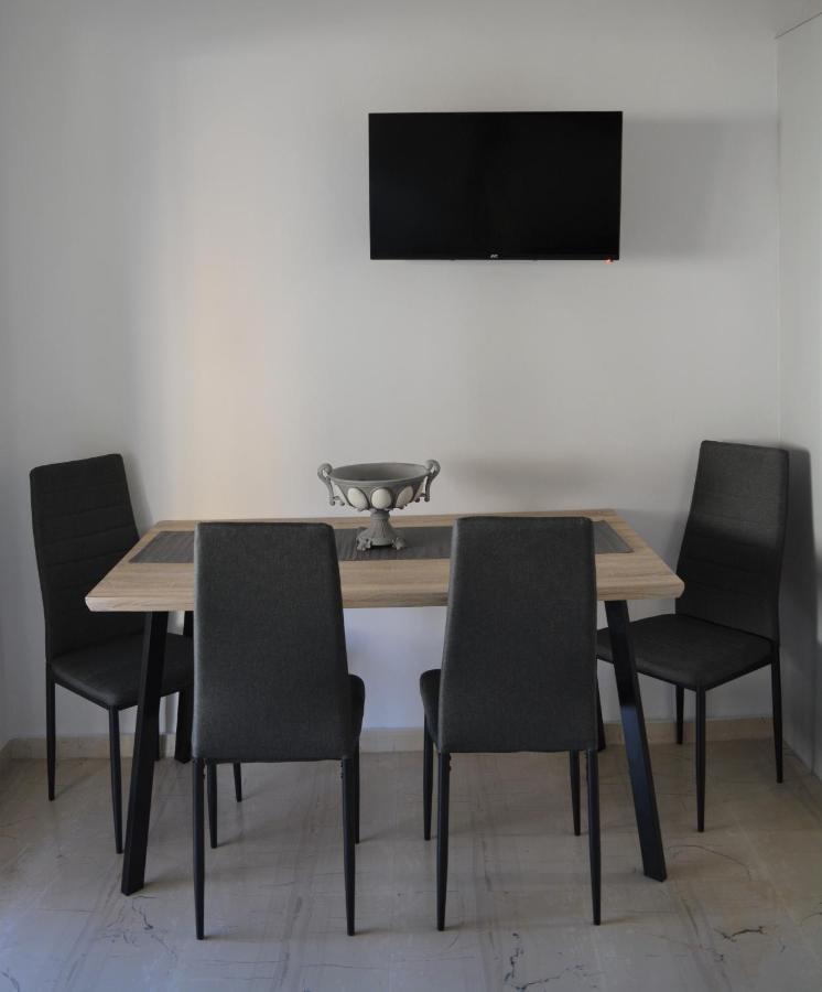 Anezinas Place Daire Perissa  Dış mekan fotoğraf