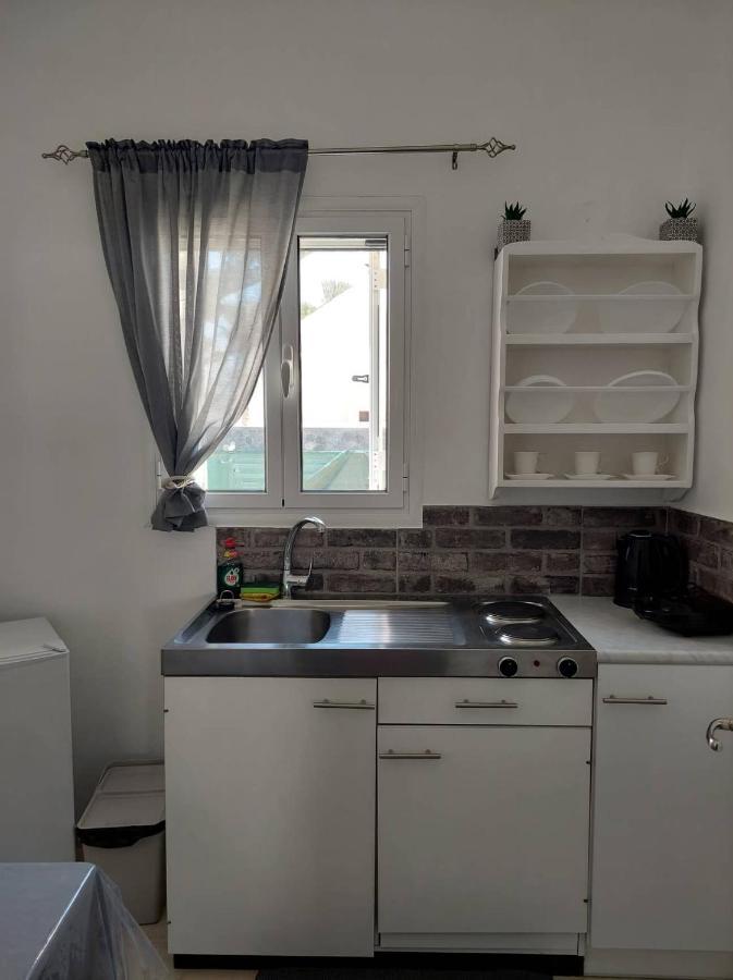 Anezinas Place Daire Perissa  Dış mekan fotoğraf